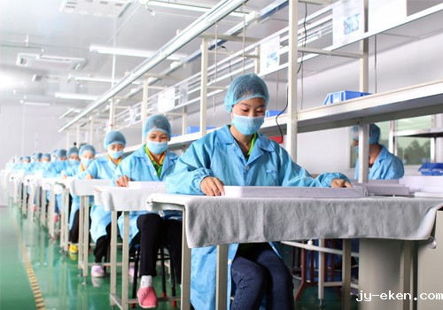 十万级无尘车间生产环境